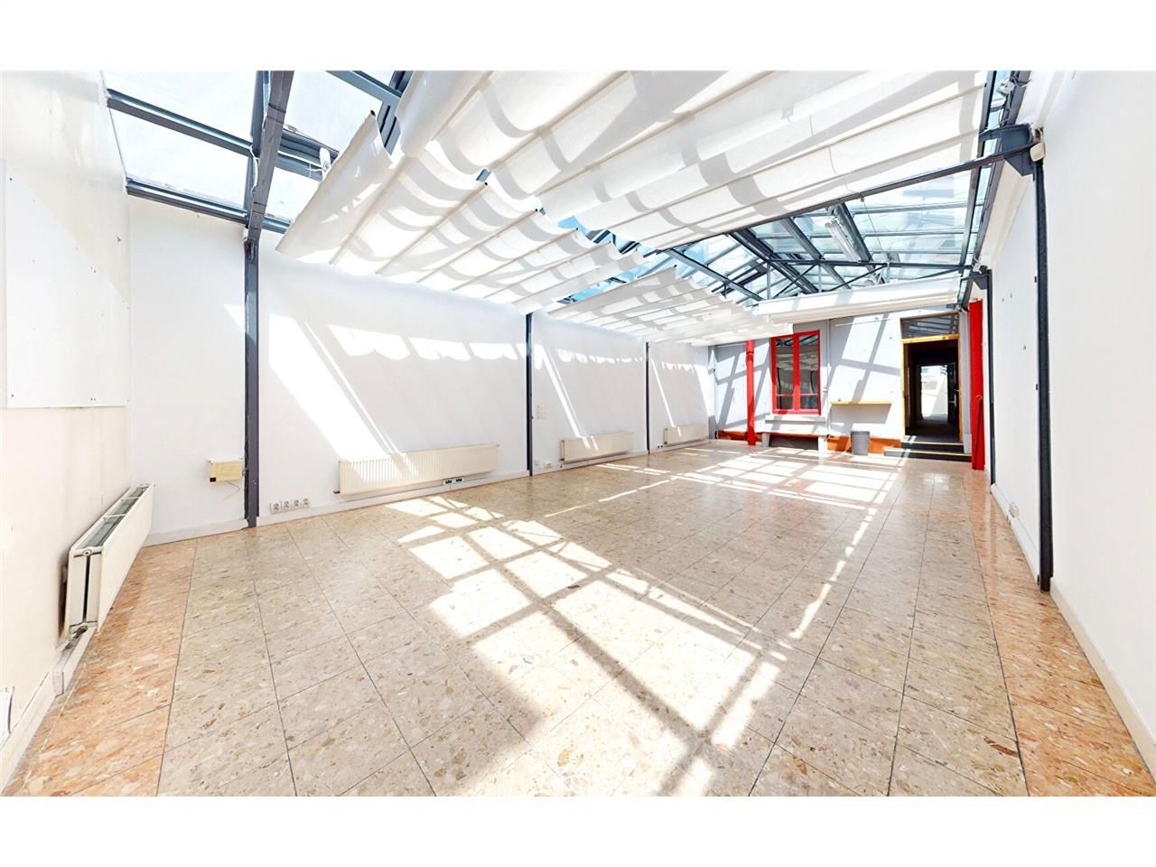 local la garenne colombes 259 m2