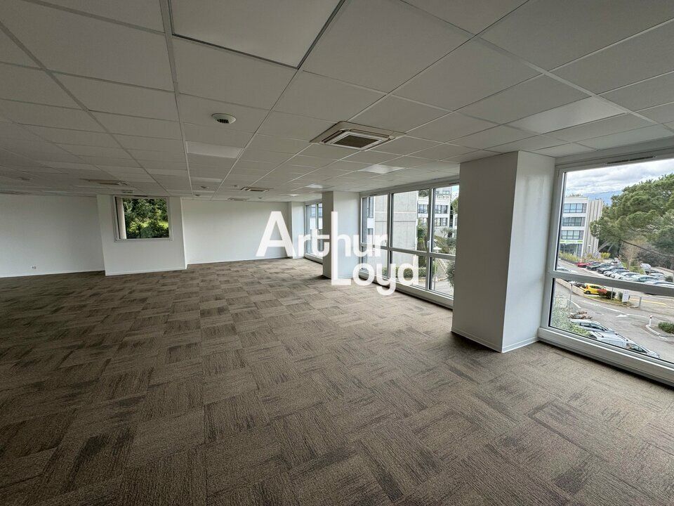 Location bureaux 229.3 m² non divisibles