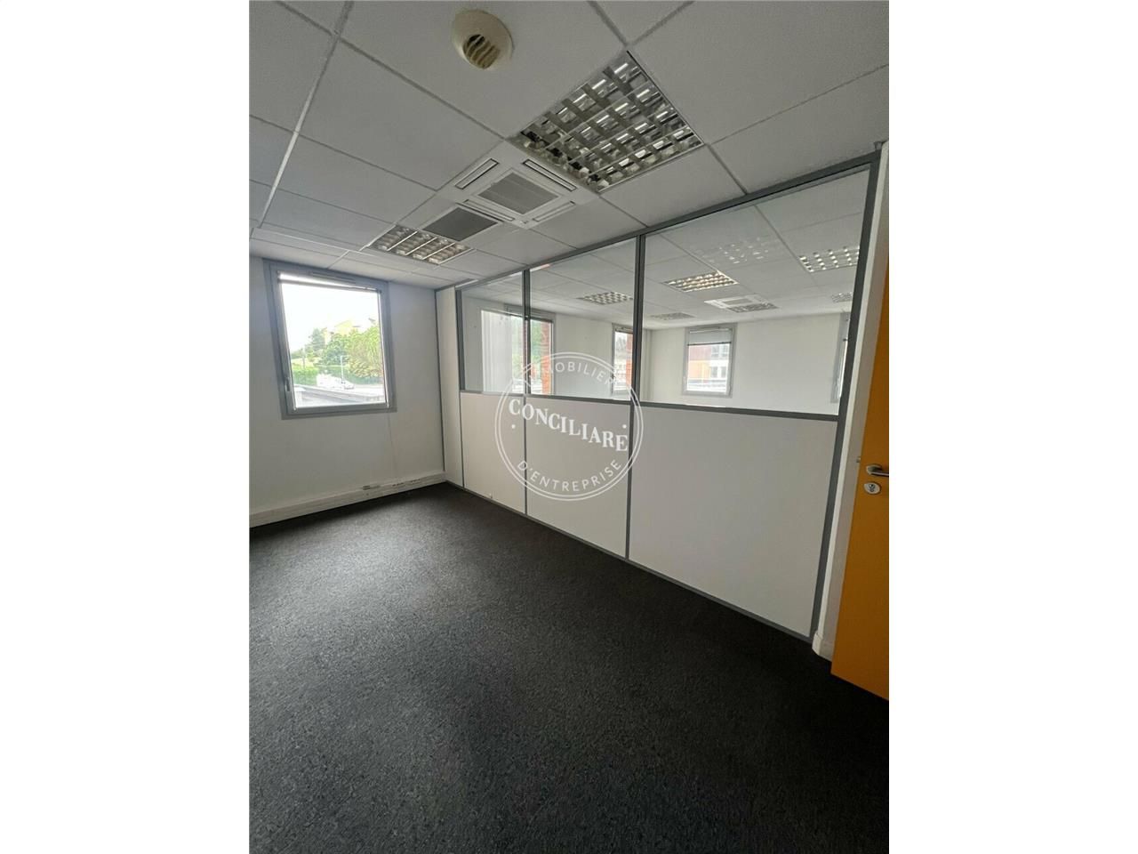 Location bureaux 236 m² non divisibles