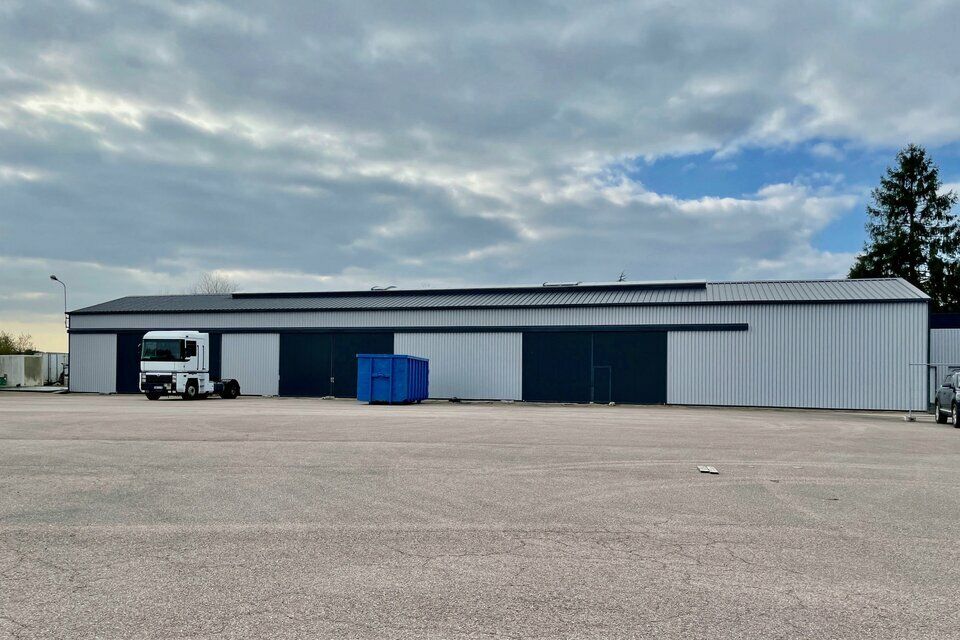 Location local d''activites 1000 m² divisibles à partir de 500 m²