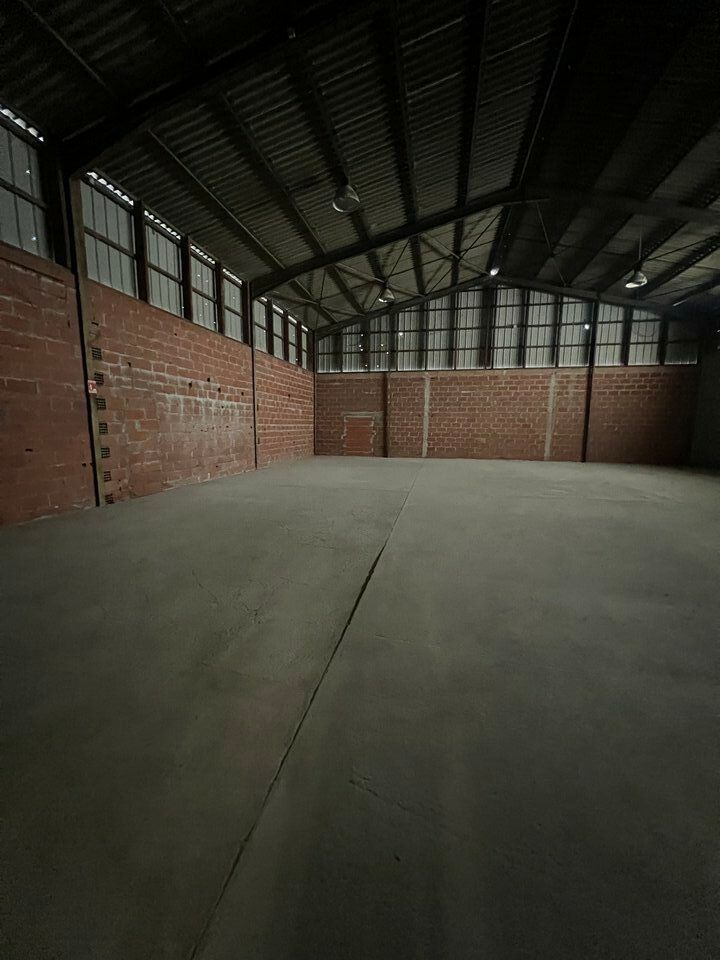 RAMONVILLE SAINT AGNE - VENTE ENTREPOT 750M2 - 