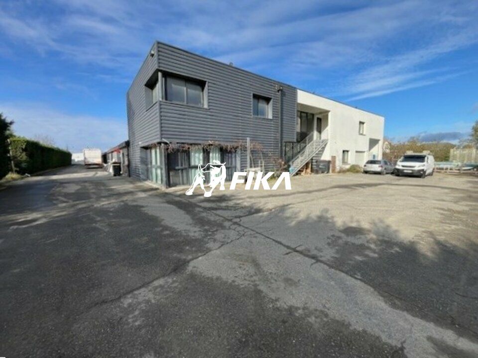 Vente local d''activites 2641 m² non divisibles