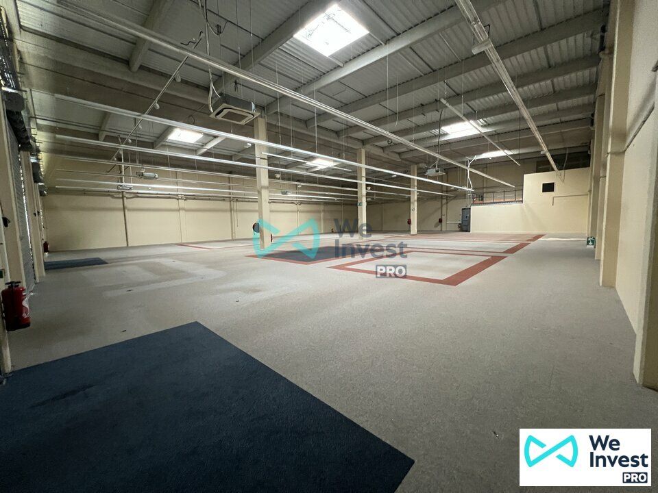 À louer – Local commercial de 1 200 m² à Thillois – Zone Ikéa