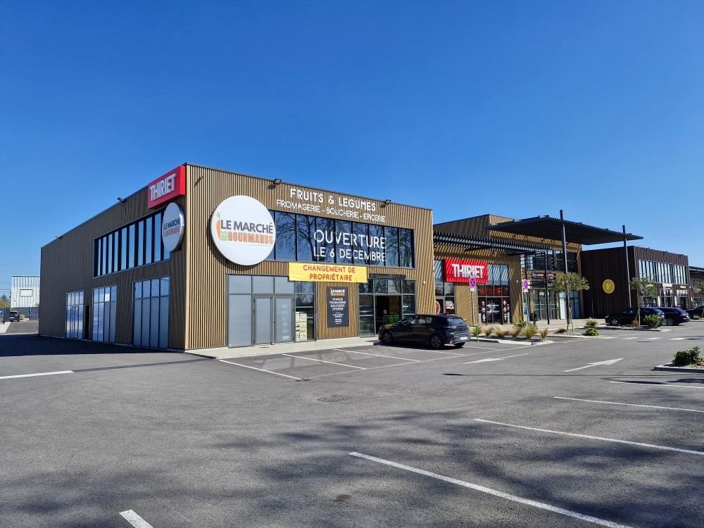 Location local commercial 459.00 m² à FENOUILLET