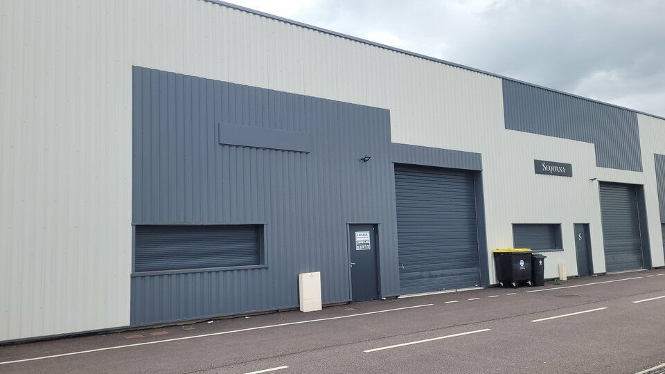 Location local d''activites 252 m² non divisibles