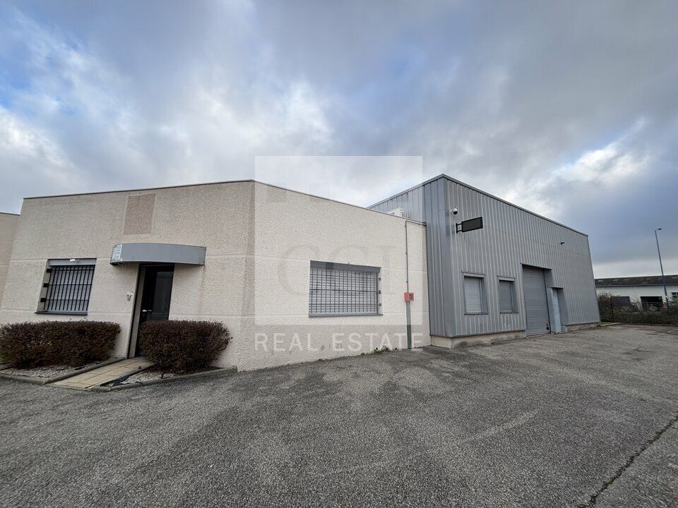 Location local d''activites 234 m² non divisibles