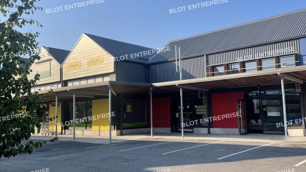Location local commercial 180 m² non divisibles