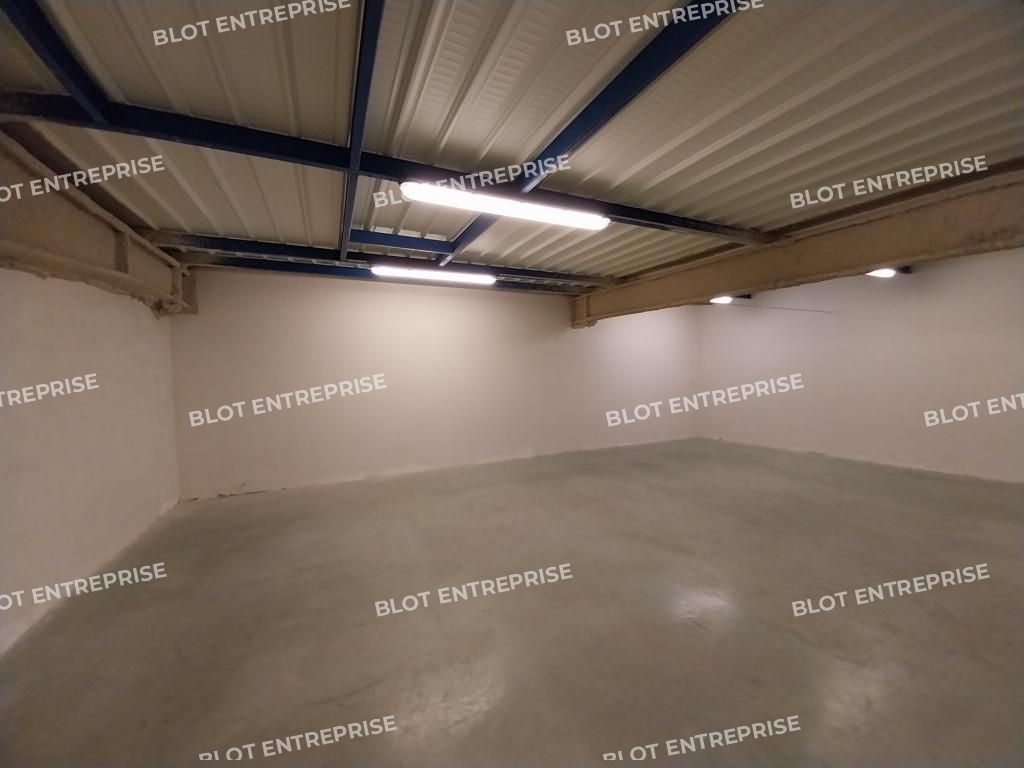 Location entrepôts 266 m² non divisibles