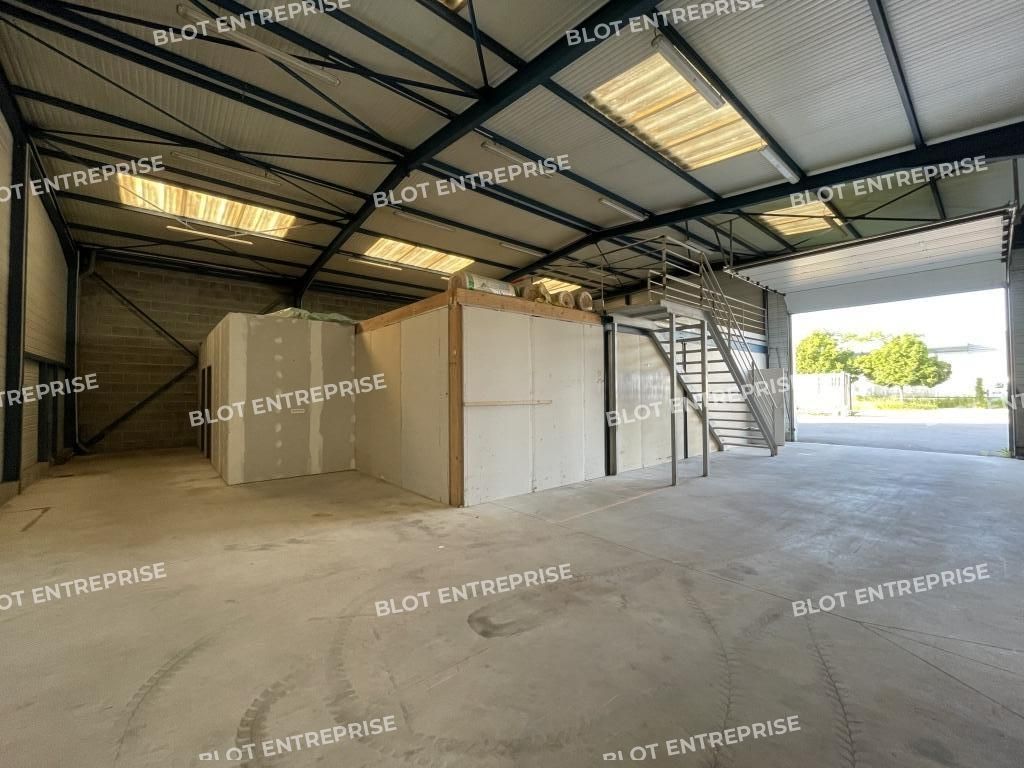 Location entrepôts 346 m² non divisibles