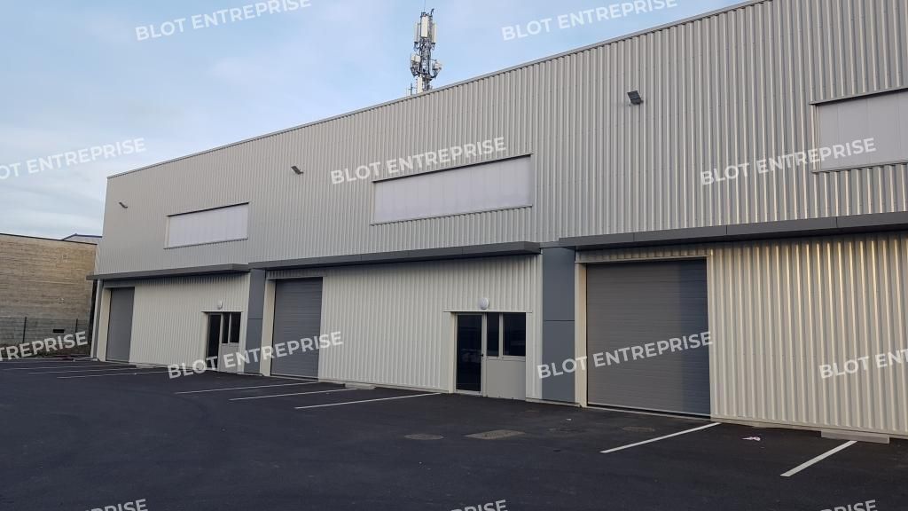 Location entrepôts 247 m² non divisibles