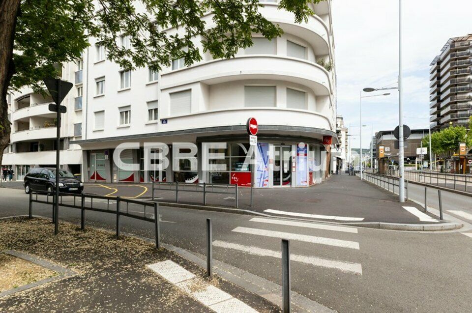 Location local commercial 243 m² non divisibles