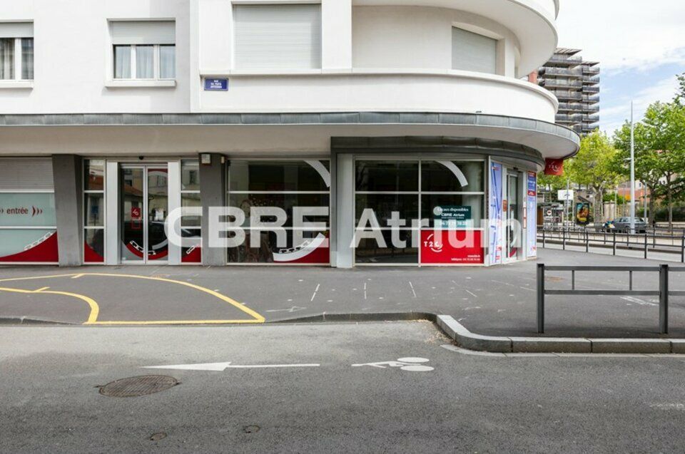 A LOUER - LOCAL COMMERCIA 243 M² - CLERMONT-FERRAND CENTRE-VILLE