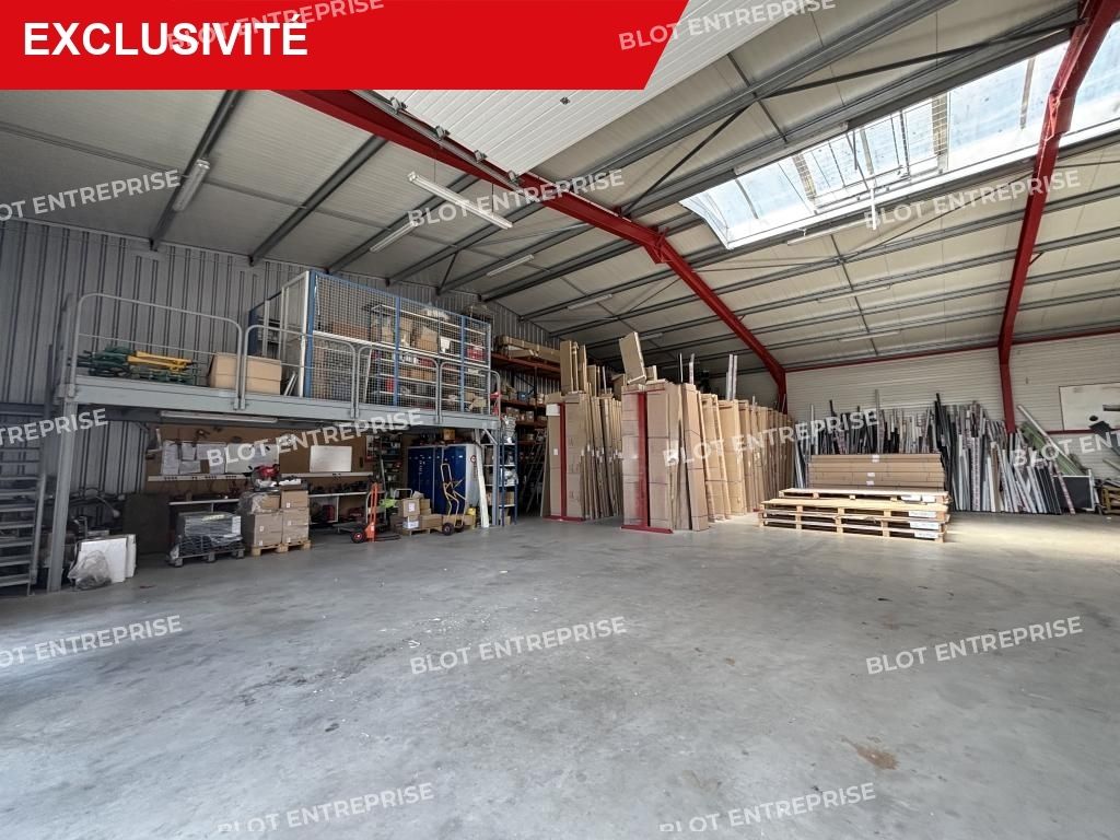 Location entrepôts 1500 m² non divisibles