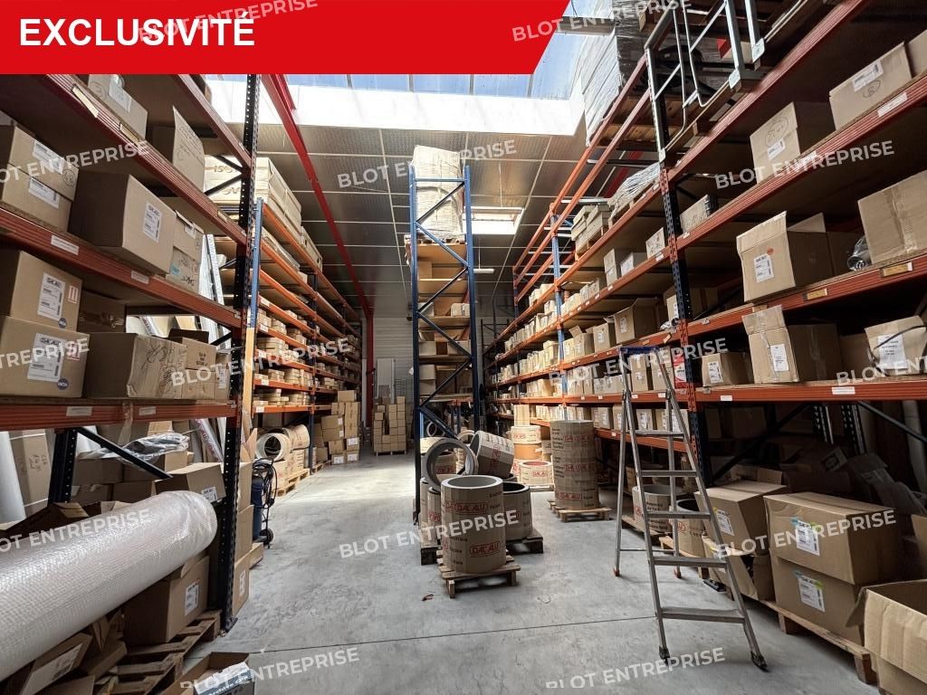 Location entrepôts 1500 m² non divisibles