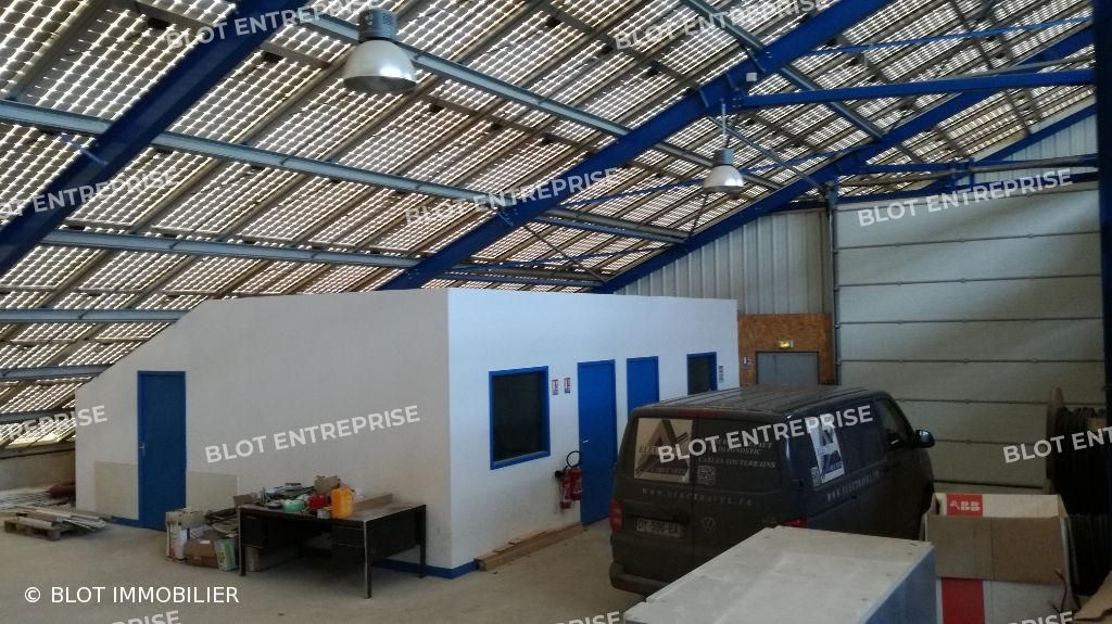 Location entrepôts 800 m² non divisibles