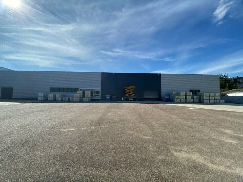Location local d''activites 986 m² non divisibles