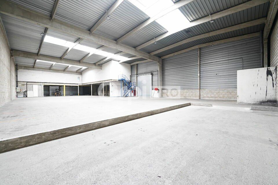 LOCAL D'ACTIVITE A LOUER - 1 150 m² - CHASSIEU