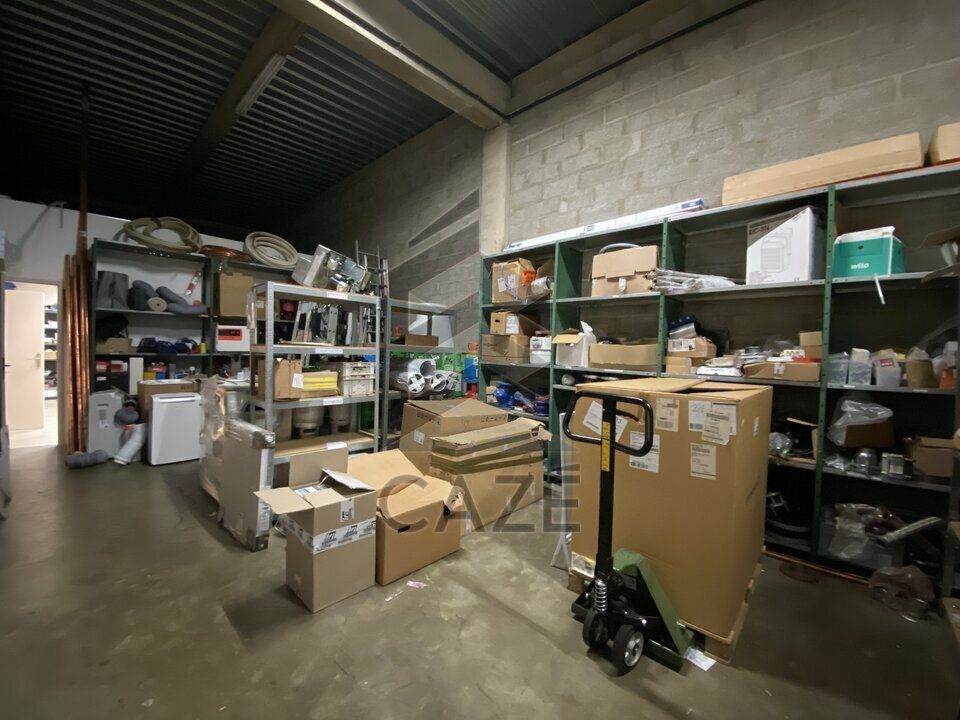 A VENDRE CELLULE D'ACTIVITE PROCHE SORTIE 9