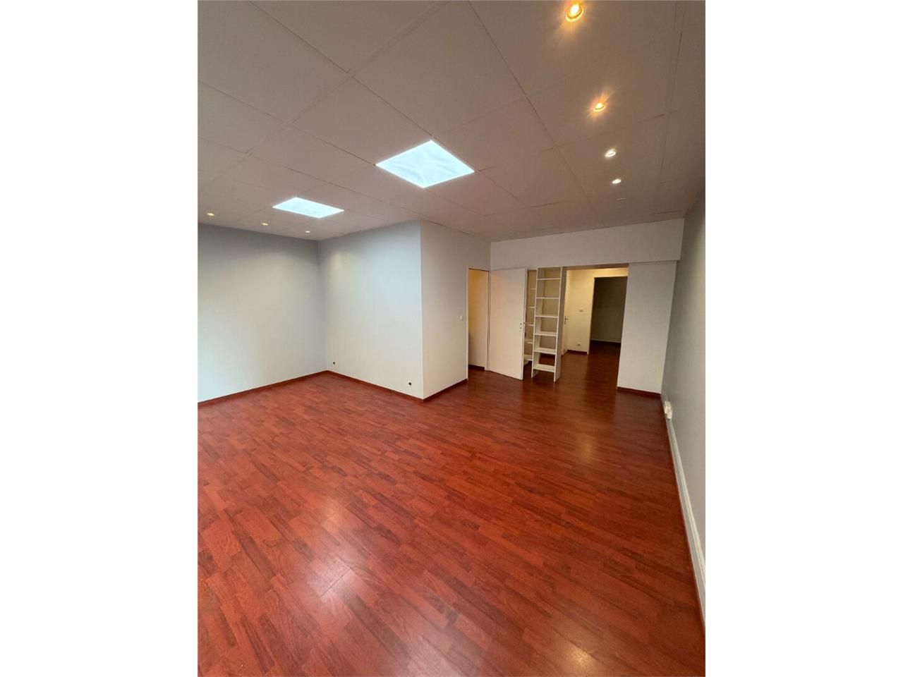 Location local commercial 45.00 m² à LIMOGES