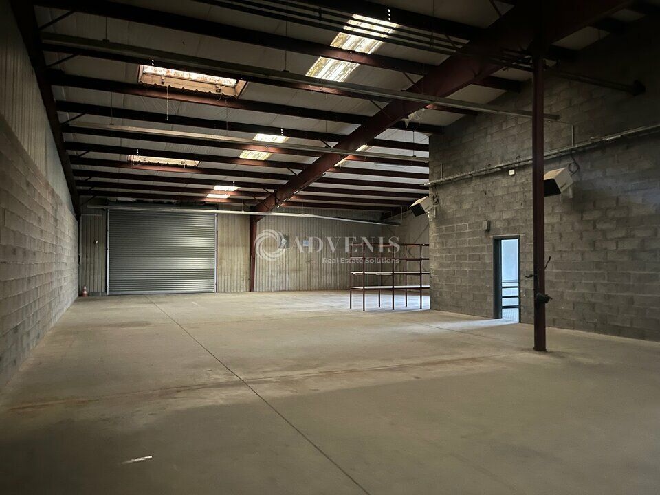 Location local d''activites 1640 m² divisibles à partir de 400 m²