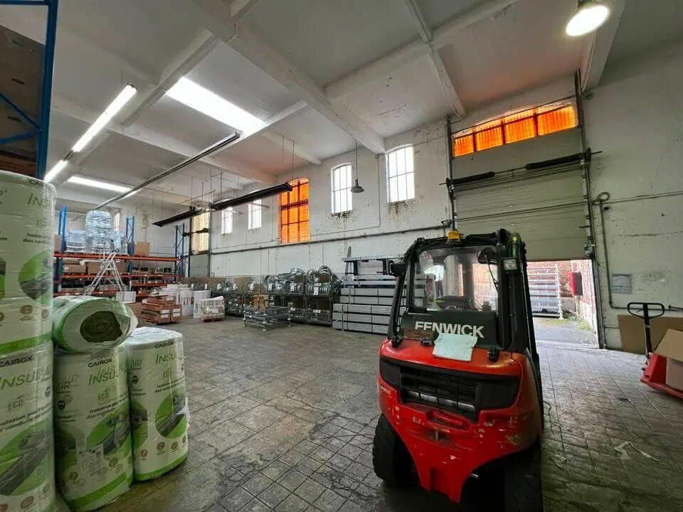 Location entrepôts 740 m² non divisibles