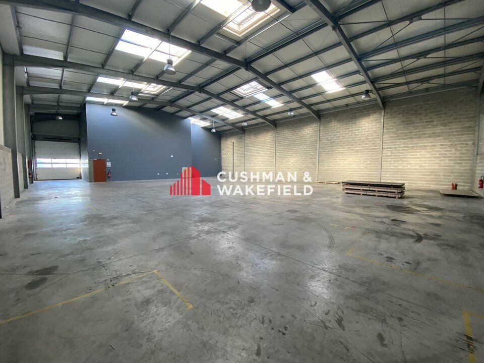 Location activité/entrepôt - 671 m²