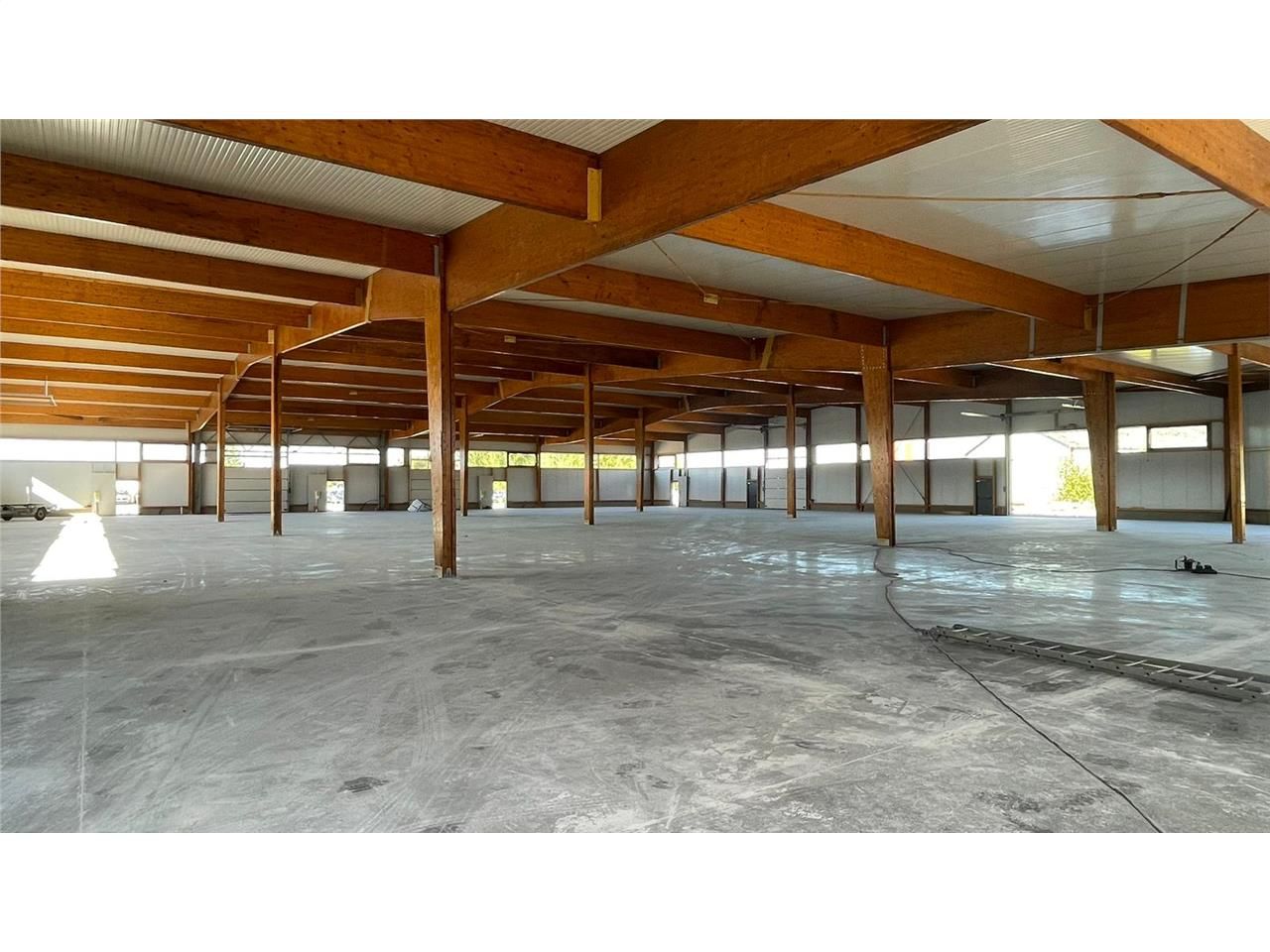 Location entrepots 2792 m² divisibles à partir de 307 m²