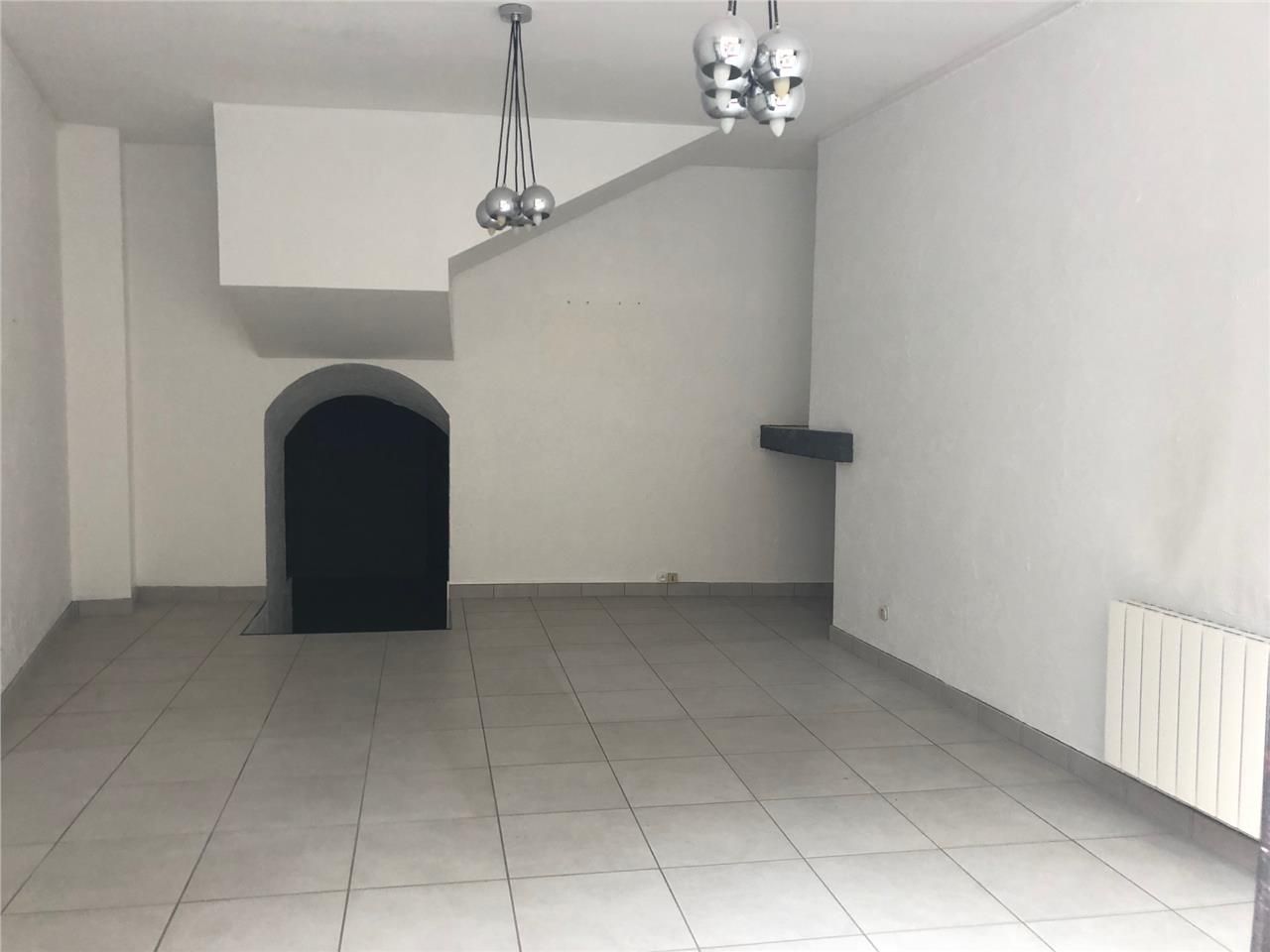 Location commerces 50 m² non divisibles