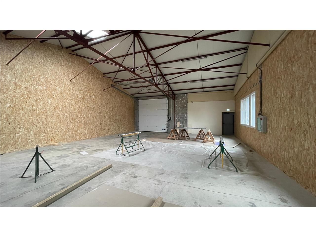 Location entrepots 150 m² non divisibles