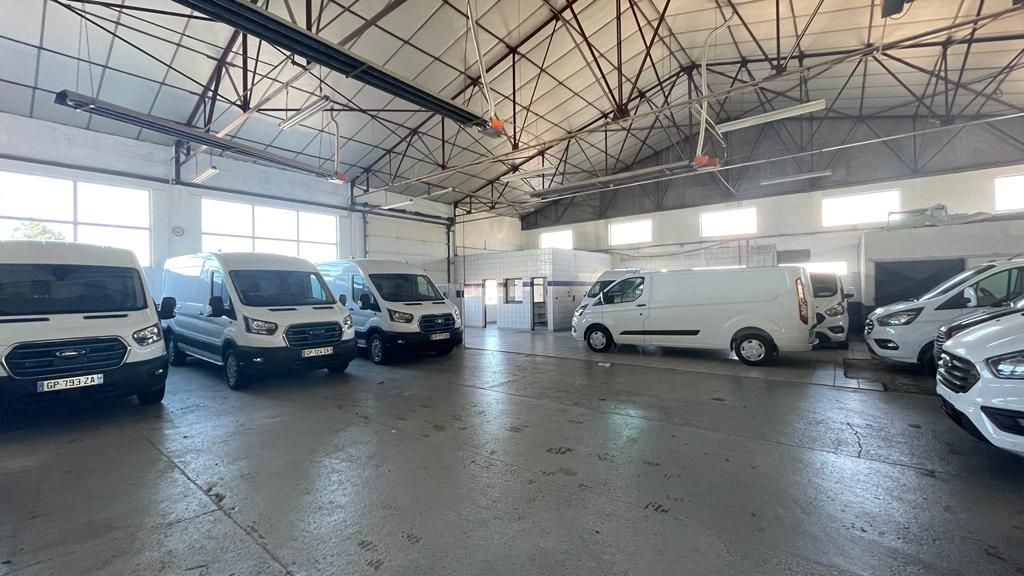 Location entrepots 583 m² non divisibles