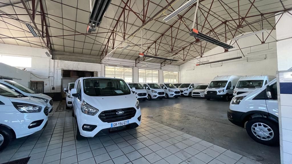 Location entrepots 583 m² non divisibles