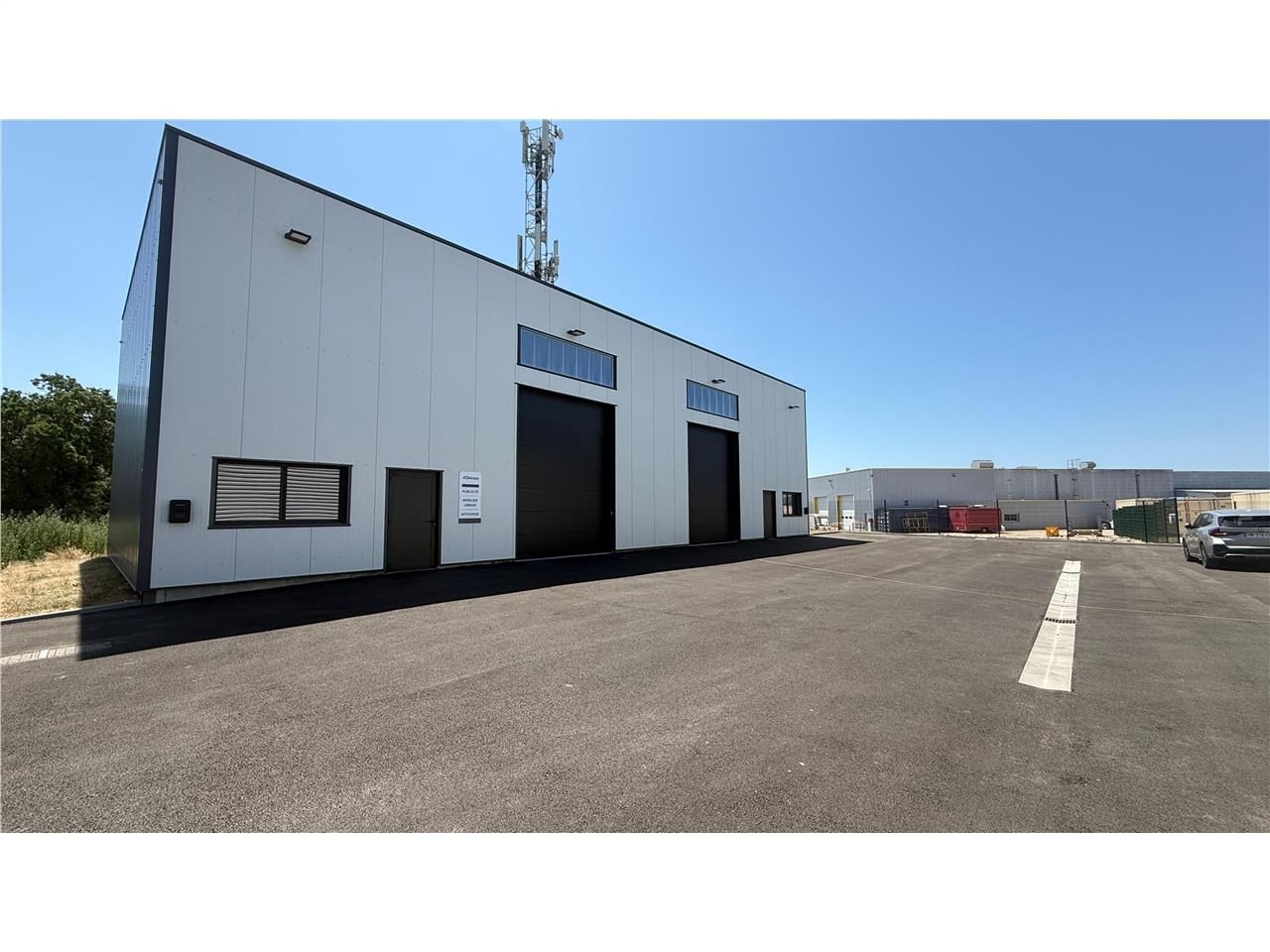 Location entrepots 131 m² non divisibles