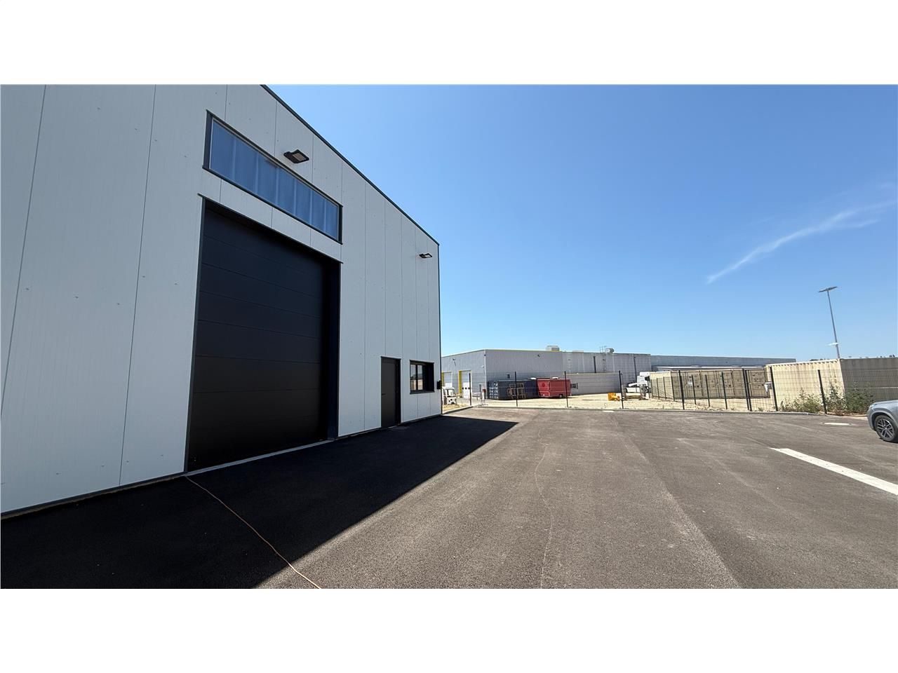 Location entrepots 131 m² non divisibles