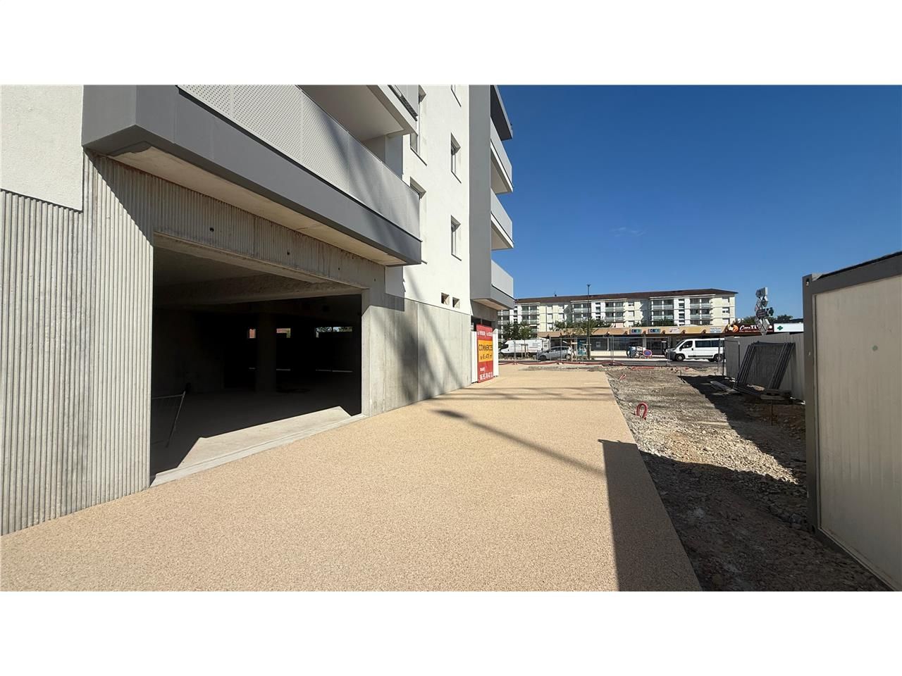 Vente commerces 82 m² non divisibles