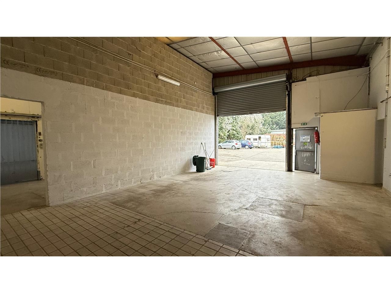 Location entrepots 659 m² non divisibles