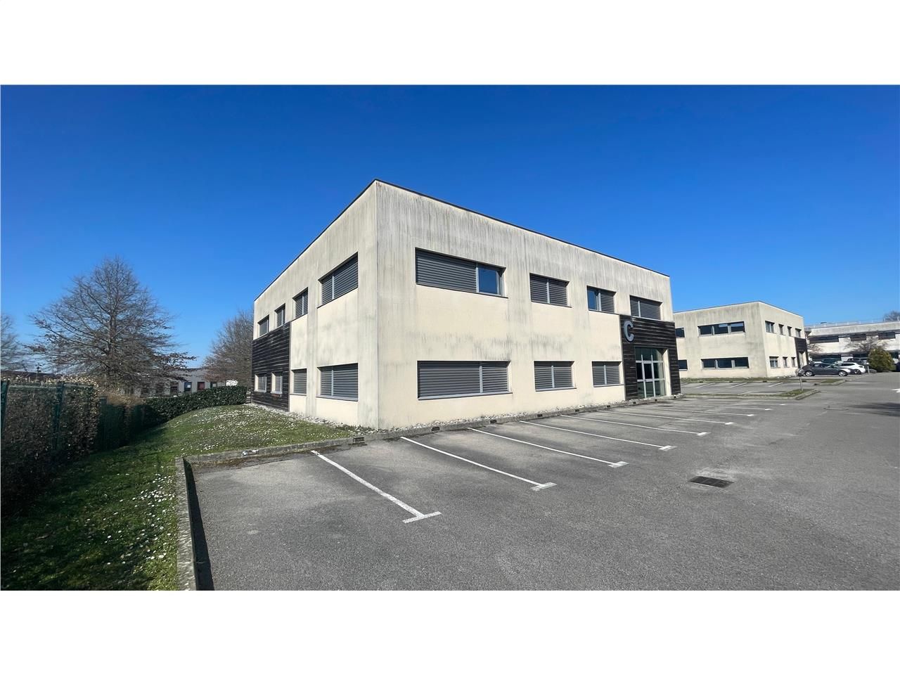 Location bureaux 745 m² divisibles à partir de 120 m²