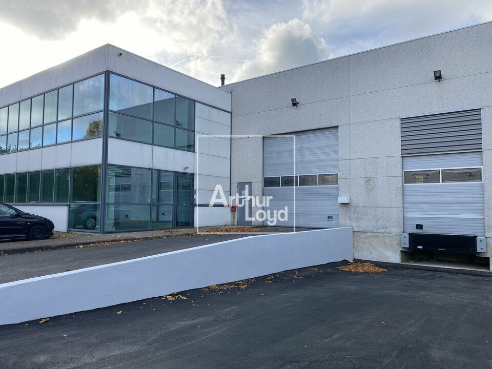 Location local d''activites 3980 m² divisibles à partir de 1313 m²