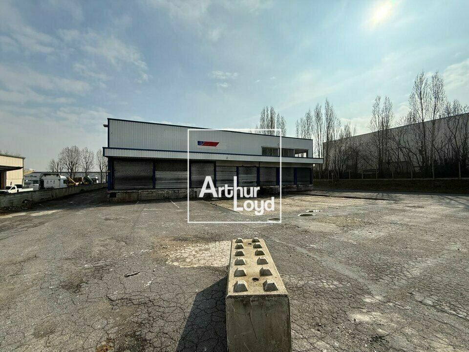 Location local d''activites 1650 m² non divisibles