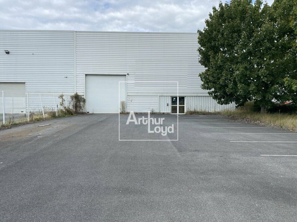 Location local d''activites 1100 m² non divisibles