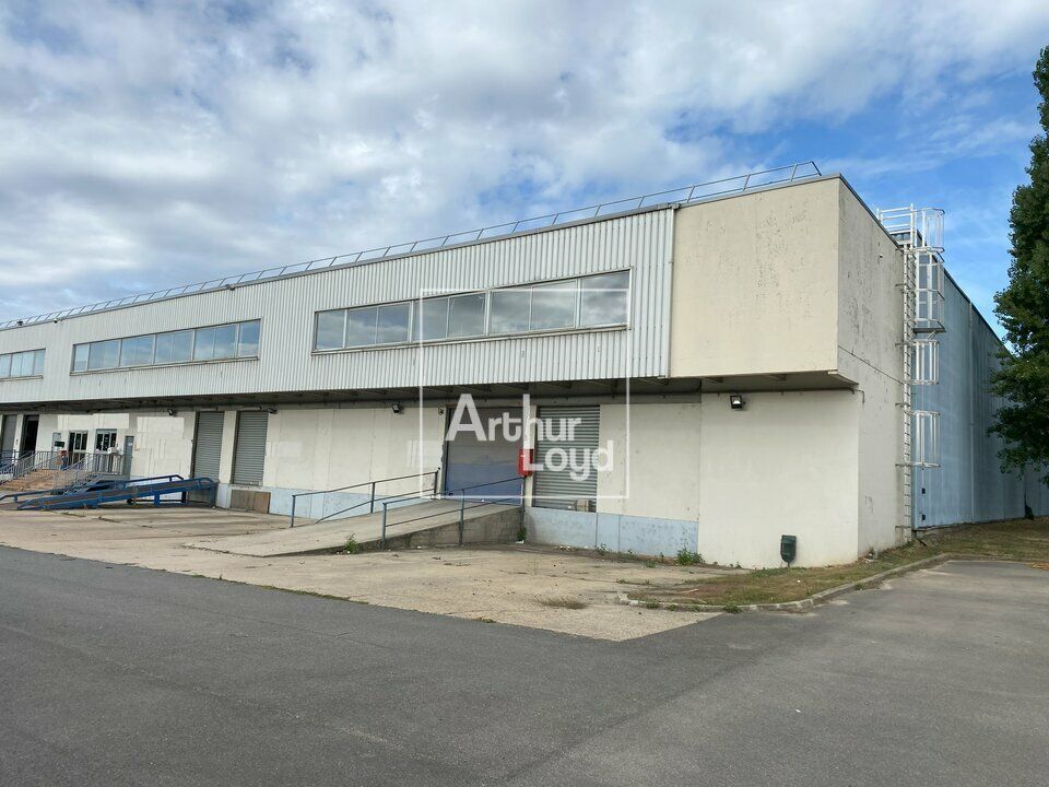 Location local d''activites 2627 m² non divisibles