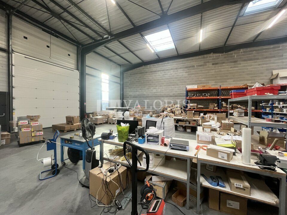 Valoris Real Estate vous propose à la location un local de 573 m² au sein d'un parc d'activités récent situé à Saint-Priest.