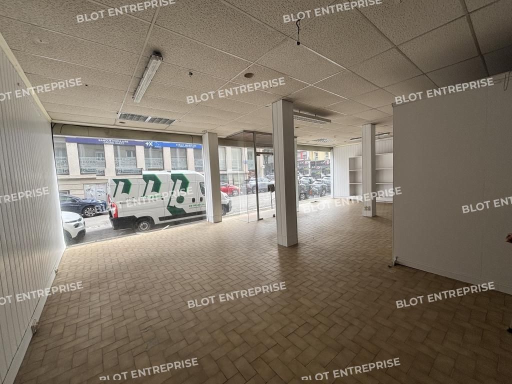 Location local commercial 97 m² non divisibles