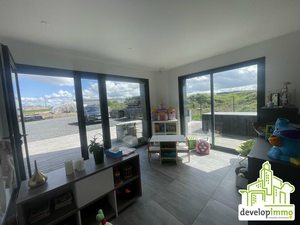 A vendre Argences, Immeuble d'activité/ bureaux d'environ 678 m².