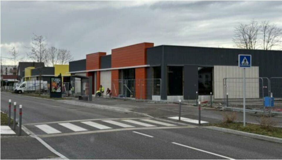 Location local commercial 615.53 m² divisibles à partir de 158.77 m²