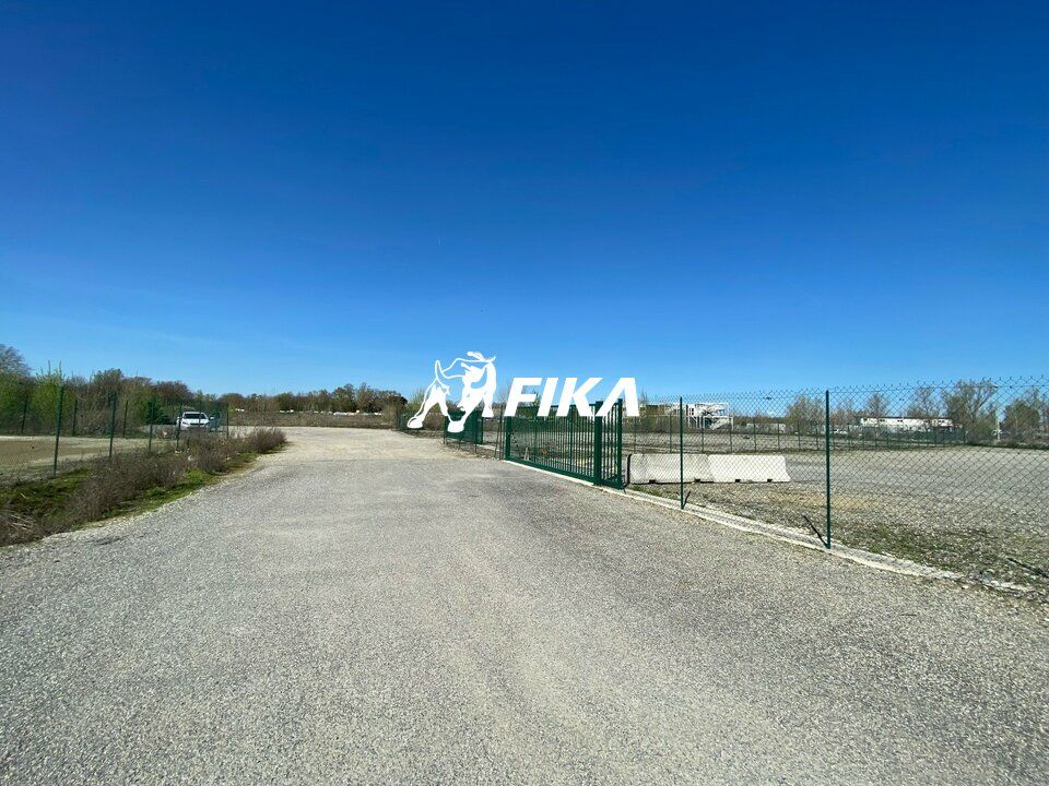 Location local d''activites 4173 m² divisibles à partir de 1973 m²