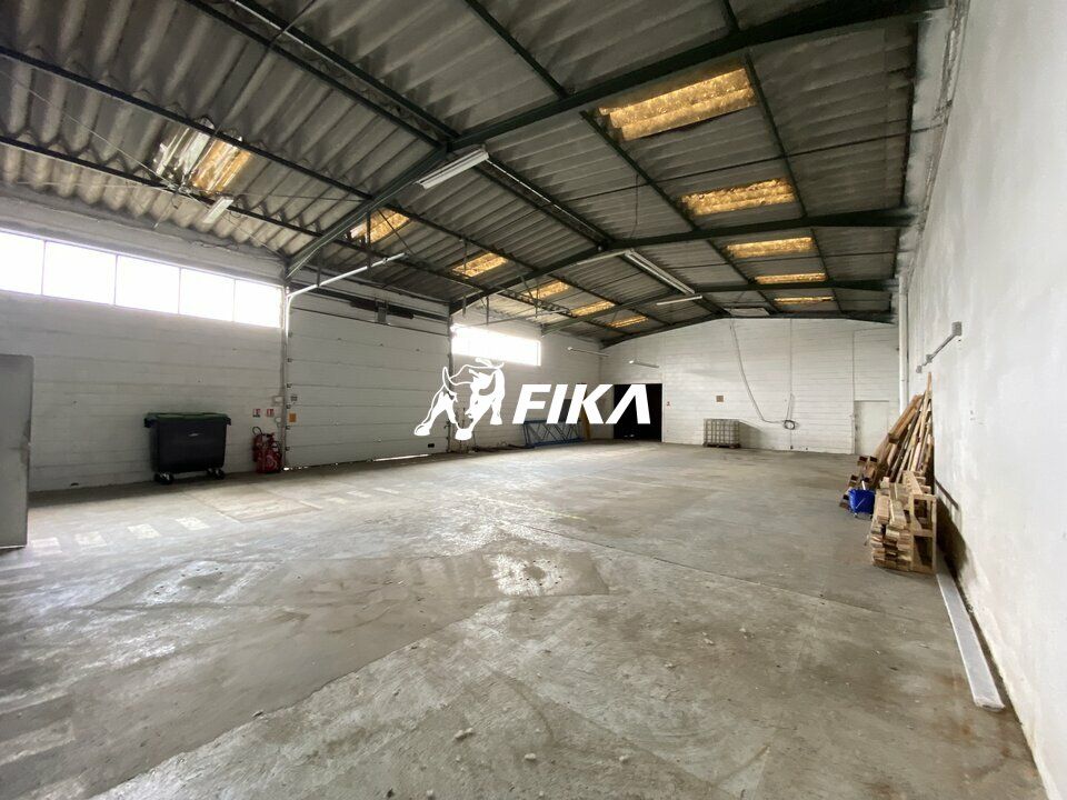 Location local d''activites 417 m² non divisibles