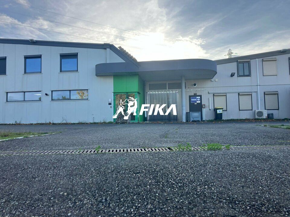 Location local d''activites 1205 m² non divisibles