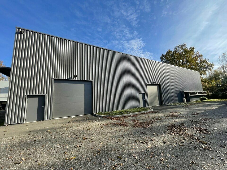 Location local d''activites 786 m² non divisibles