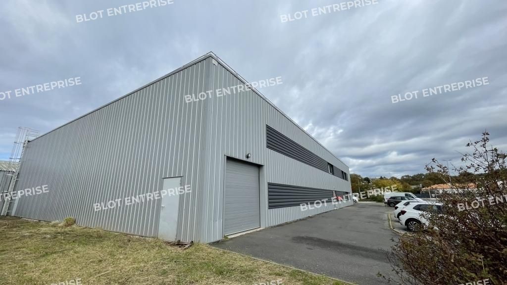 Location entrepôts 153 m² non divisibles