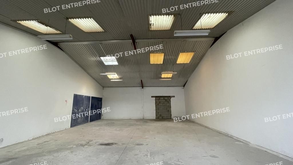 Location entrepôts 153 m² non divisibles